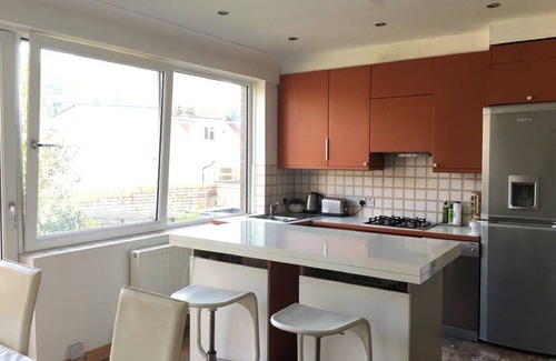 Childs Hill House | Happy Hampstead Home (sleeps 6)