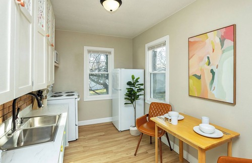 Beaverdale Cottage | Happy Happy Guest House 1bd/1ba in Quiet yet Popular Neighborhood