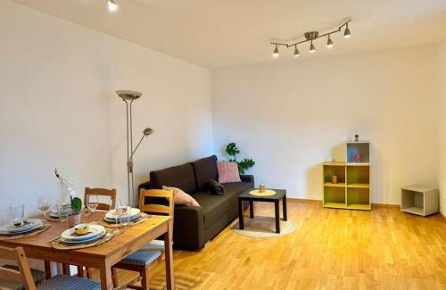 Schwechat Apartment | Happy Home near Airport with Free Parking