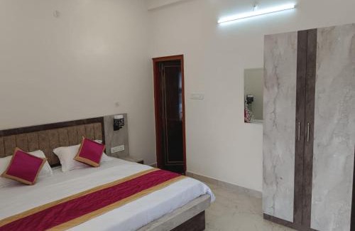 Mahmoorganj House | Happy Homes - Entire 2BHK Flat
