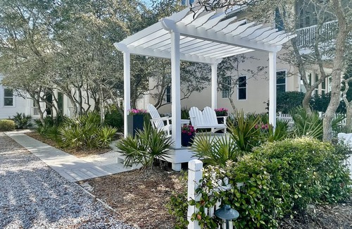 Sunnyside House | Happy Hour Cottage Steps Away from Beach