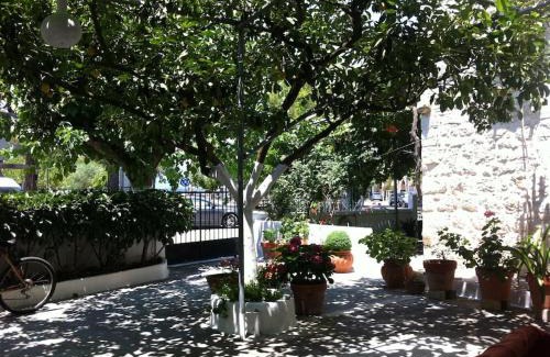Vathi House | Happy House-Comfortable Apartment in Vathi Square