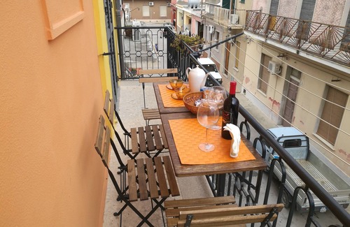 Avola House | HAPPY HOUSE WIFI FREE, BIKES FREE