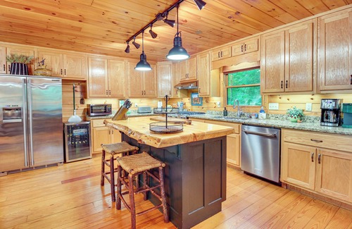 Ellijay Cabin | 'Happy Jack's Cabin' on River w/Deck & Game Room!