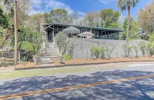 Folly Beach Cabin | Happy Landing, cheerful two bedroom cabin w/pool