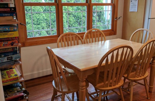 South Haven House | Happy Ours Cottage, 4 minute walk to sandy beach!