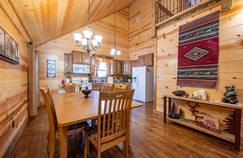 Broken Bow Cabin | Happy Ours-Hot tub, wood burning fireplace, firepit