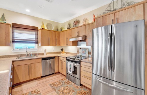 Crystal Beach House | Happy Ours, Unobstructed View, Sleeps 10, 4/3, Dog Friendly