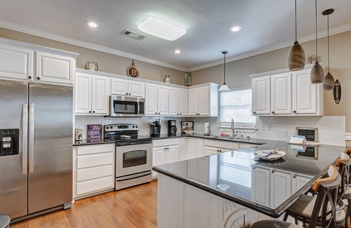 Crystal Beach House | Happy Place -a 2 bedroom, 2 bath, sleeps 8.