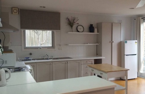 Garran House | Happy & Spacious Home (nr hospital) @Garran