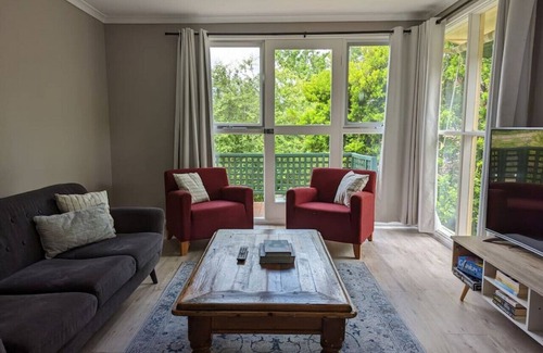 Garran House | Happy & Spacious Home (nr hospital) @Garran