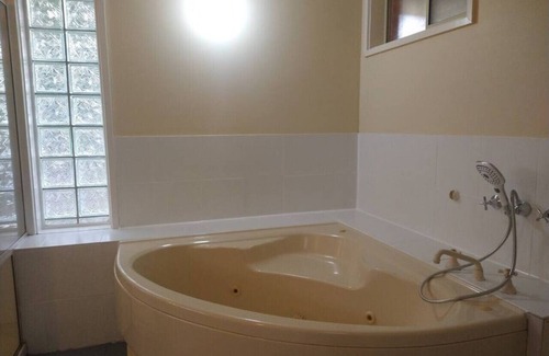 Garran House | Happy & Spacious Home (nr hospital) @Garran