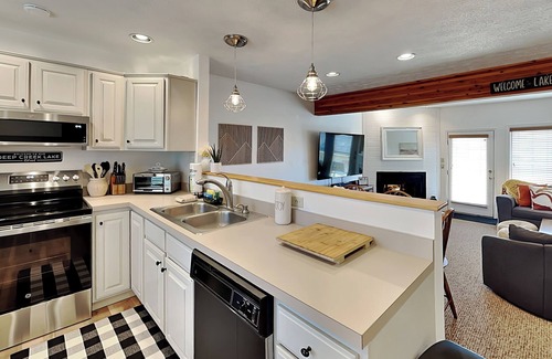 McHenry House | Happy Time | Upgraded, Lake Access, Near Wisp