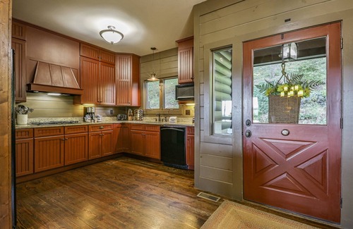 Ellijay Cabin | Happy Trails Lodge | Ellijay, GA