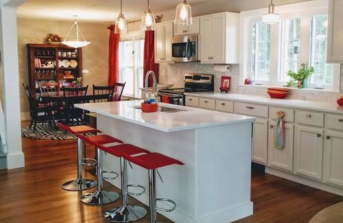 Georges Mills House | Happy Vacation Home near Lake Sunapee, New London and Dartmouth