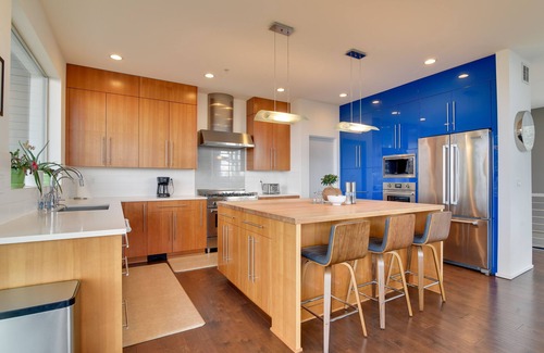 Happy Valley House | Happy Valley Home w/City & Mountain Views!