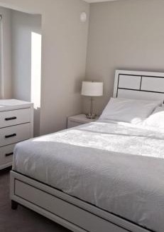 Langford Apartment | Happy Zone Suite - Sleeps 4, Free Treats !