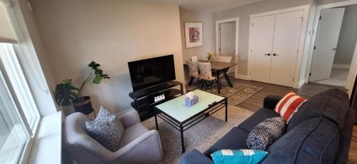 Langford Apartment | Happy Zone Suite - Sleeps 4, Free Treats !
