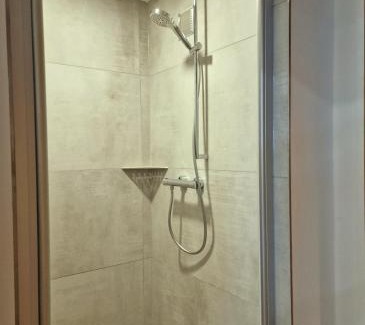 Connewitz Apartment | HappySide Karli Loft 1- Parkplatz - WLAN - SmartTV