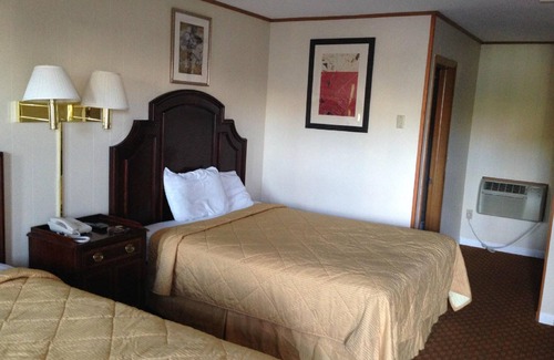 Newport Hotel | Harbor Base Pineapple Inn