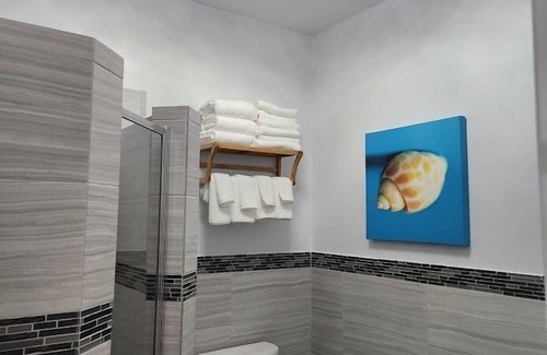 Clarence Town Hotel | Harbor Breeze Villas