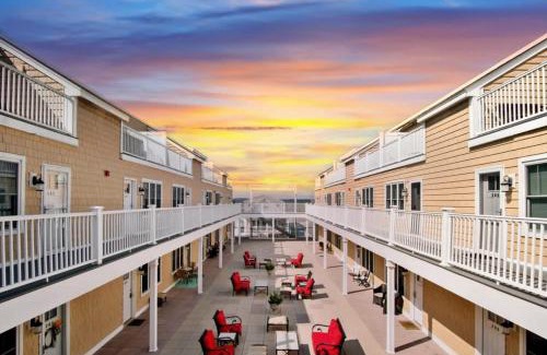 Hampton House | Harbor Haven 1 Block To Hampton Beach Boardwalk