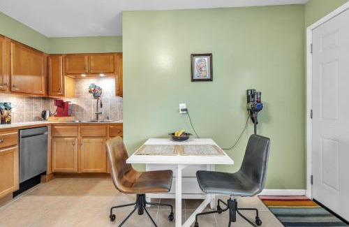 Ellis Historical District Apartment | Harbor Hideaway - Walk to Beach, Dining & Downtown condo