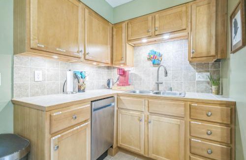 Ellis Historical District Apartment | Harbor Hideaway - Walk to Beach, Dining & Downtown condo