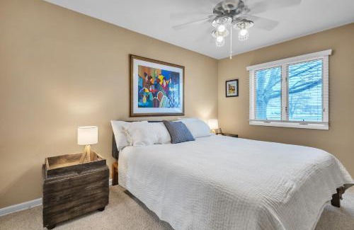 Ellis Historical District Apartment | Harbor Hideaway - Walk to Beach, Dining & Downtown condo