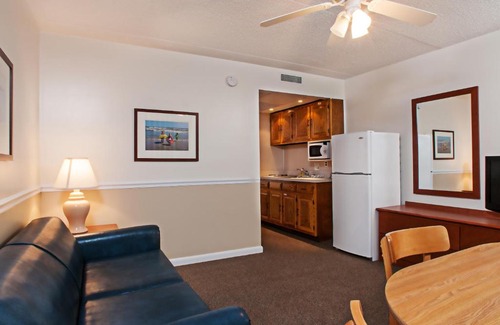 North Wildwood Hotel | Harbor Light Family Resort