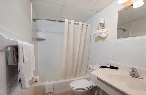 North Wildwood Hotel | Harbor Light Family Resort