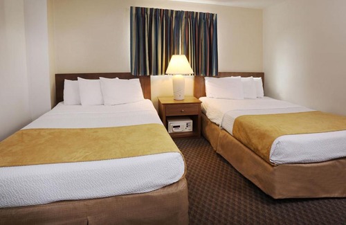North Wildwood Hotel | Harbor Light Family Resort