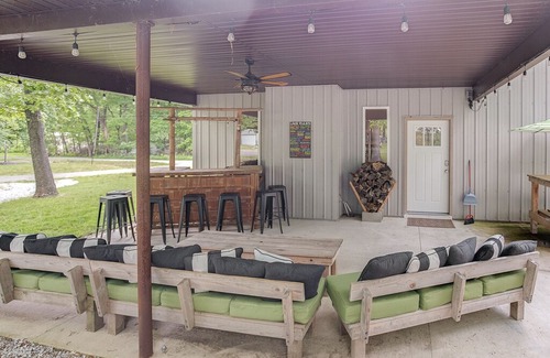Carlyle Lake House | Harbor Light Hangout-Sleeps 14-Loft-Gameroom-Beach