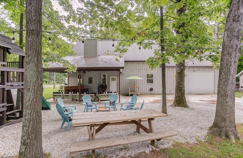 Carlyle Lake House | Harbor Light Hangout-Sleeps 14-Loft-Gameroom-Beach