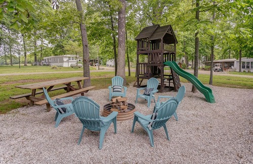 Carlyle Lake House | Harbor Light Hangout-Sleeps 14-Loft-Gameroom-Beach