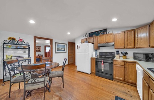 Lexington House | Harbor Mist Downtown Lexington Sleeps 12!