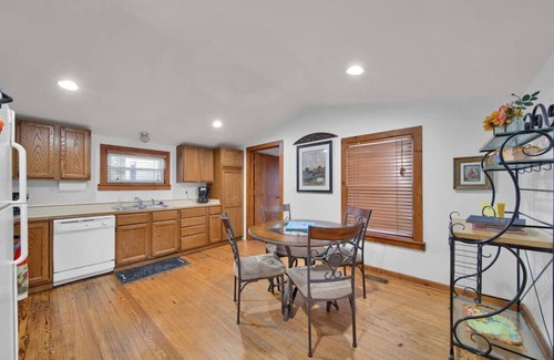 Lexington House | Harbor Mist Downtown Lexington Sleeps 12!
