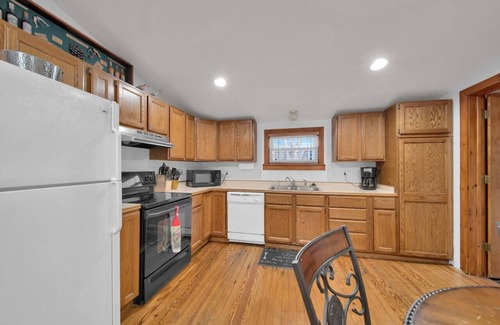 Lexington House | Harbor Mist Downtown Lexington Sleeps 12!