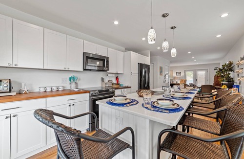 Oriental House | Harbor Retreat - Pet Friendly in Village
