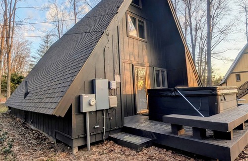 Harbor Springs Ski Chalet | Harbor Springs Escape, renovated chalet that sleeps 6, near Nubs & Boyne.