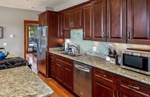 Friday Harbor Condo | Harbor View Condo in Downtown! Churchill Plaza #1