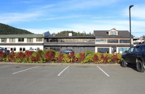Juneau Apartment | Harbor Views 3 - Walkable in the Heart of Auke Bay