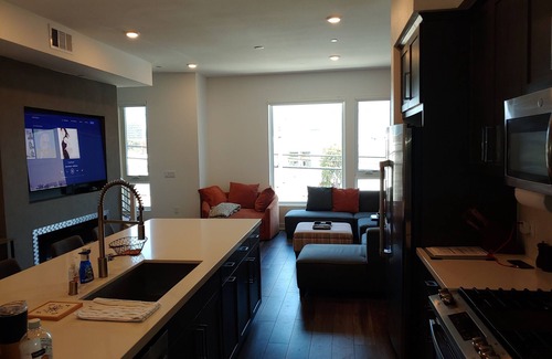 Central San Pedro House | Harbor Views and city lights-Walk to everything