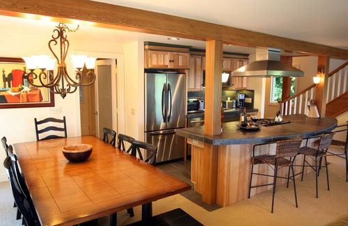 Freeland House | Harbor Villa Waterfront Estate