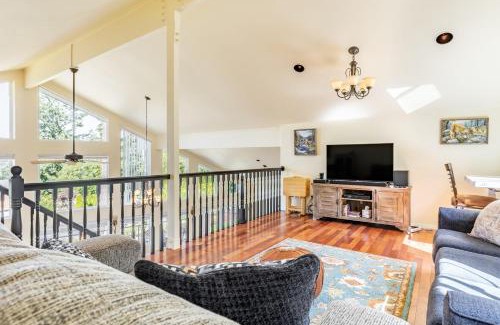 Langley House | Harborview Getaway by AvantStay Walk to Beach