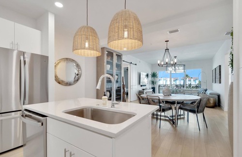 Madeira Beach Condo | Harborview Oasis – Lavish Madeira Beach Getaway