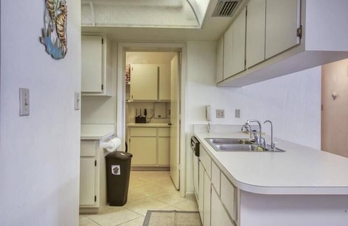Marco Island House | Harbour Boat Club Unit 201 is a condo community centrally located in the South End of Marco Island.