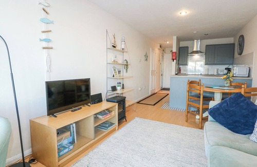 Borth-y-Gest Cottage | HARBOUR ESCAPE, romantic, character holiday cottage in Porthmadog