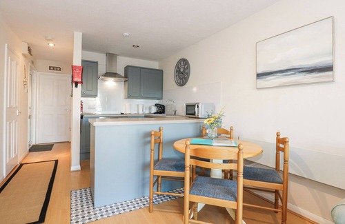 Borth-y-Gest Cottage | HARBOUR ESCAPE, romantic, character holiday cottage in Porthmadog