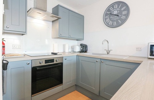 Borth-y-Gest Cottage | HARBOUR ESCAPE, romantic, character holiday cottage in Porthmadog